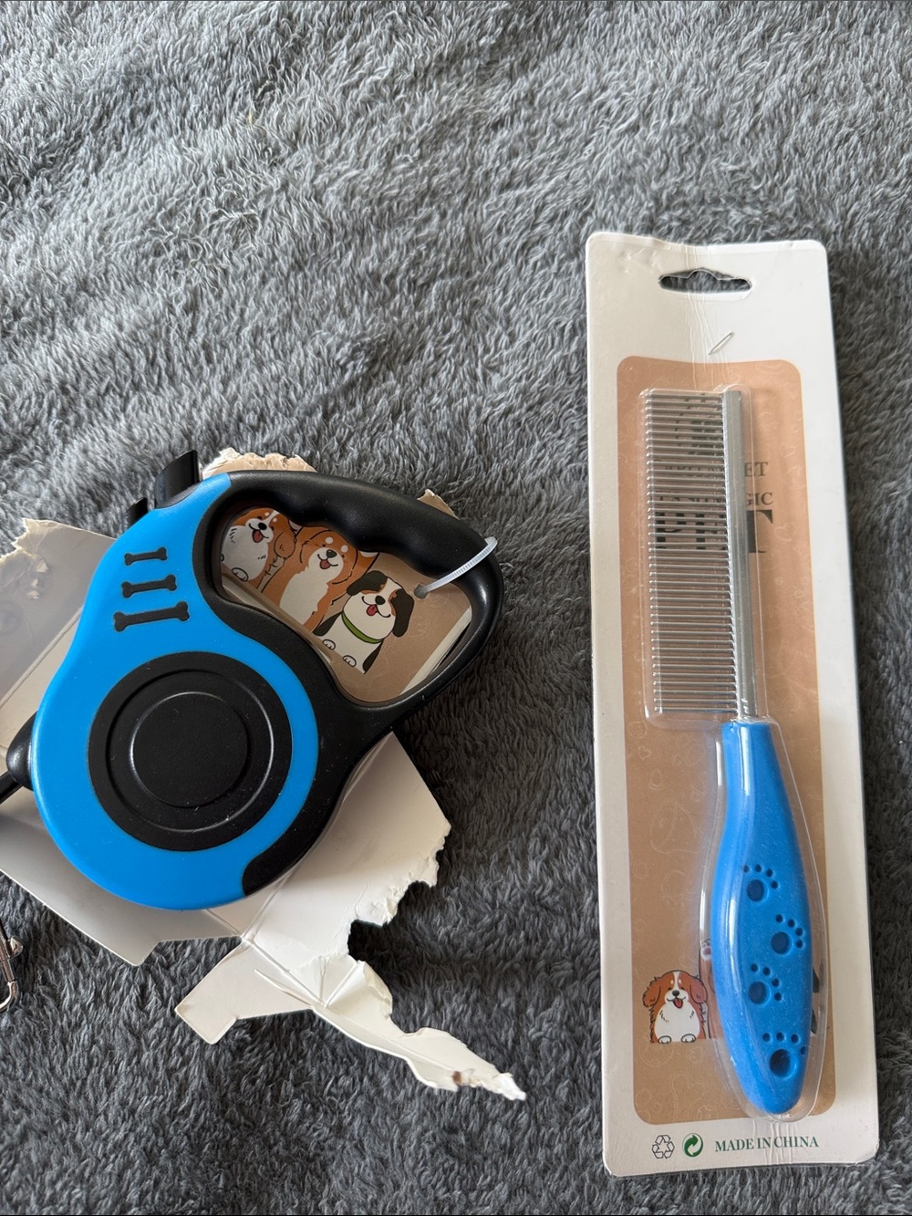 Blue Pet Grooming Comb and Retractable Leash Set